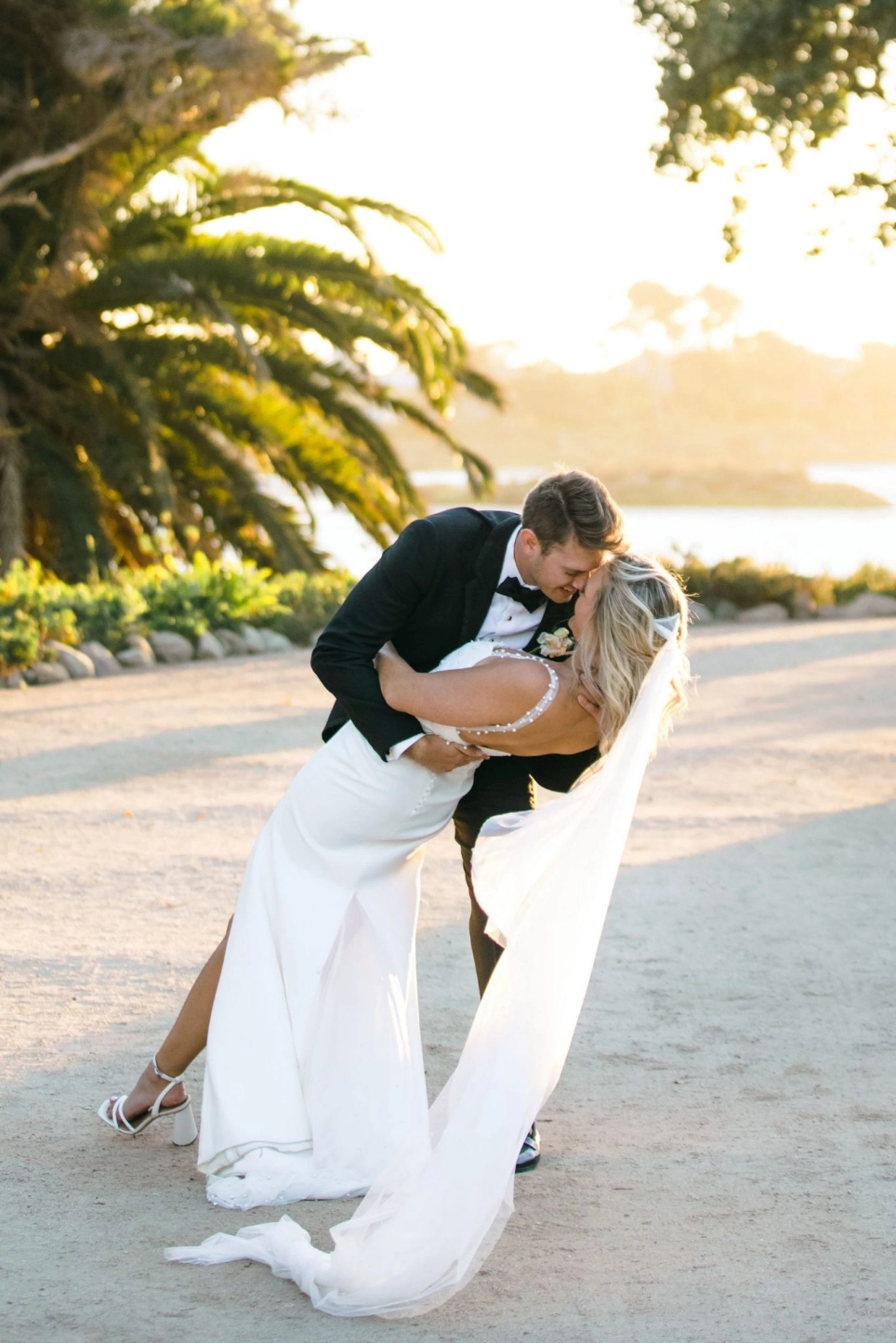 AdamsonHouseWedding_MalibuWedding_GeoffampLyndsiPhotography_GoldenHour35-scaled